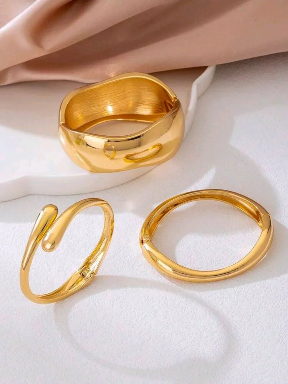 SHEIN ✦ 3pcs Gold Tone Bangle Set ✦ Asymmetric Teardrop Irregular One Size - Picture 4 of 6